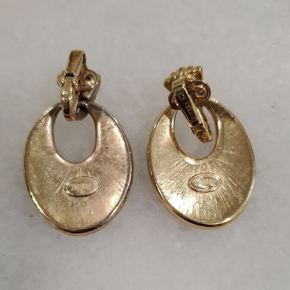Trifari Navy and Ivory Enamel Gold-Tone V-Pattern Hoop Earrings - Picture 3 of 4